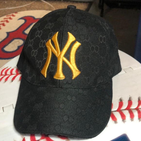 MLB Other - New York Yankees MLB Men’s Black & Gold logo Adjustable Hat Cap
